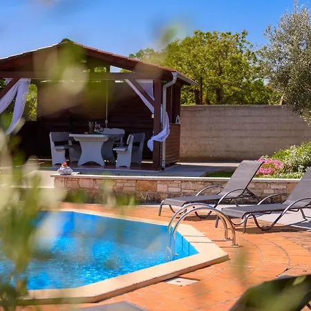 Carla With Private Pool & Kids Playground - Pet Friendly Mutvoran