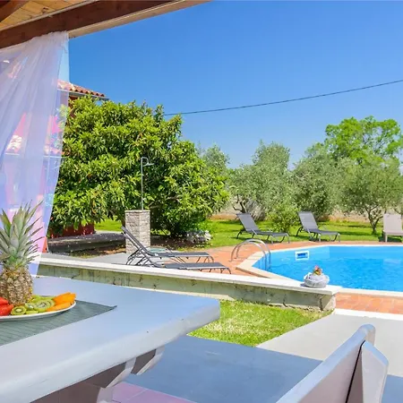 Villa Carla With Private Pool & Kids Playground - Pet Friendly Mutvoran