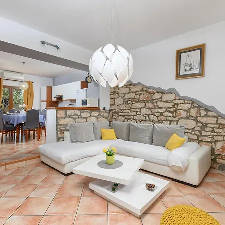 Villa Carla With Private Pool & Kids Playground - Pet Friendly *