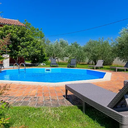 Carla With Private Pool & Kids Playground - Pet Friendly Villa