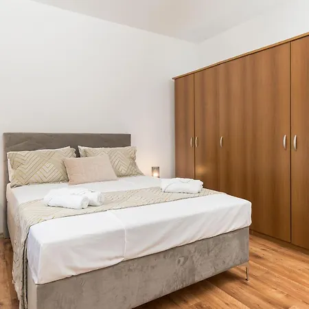 Villa Carla With Private Pool & Kids Playground - Pet Friendly *