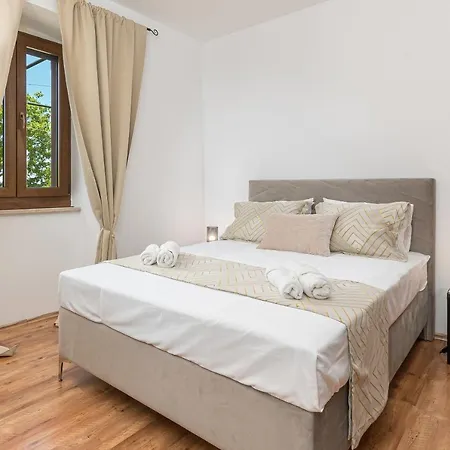 Carla With Private Pool & Kids Playground - Pet Friendly Villa Mutvoran