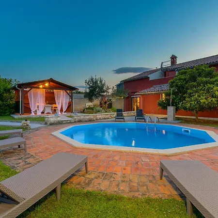 Carla With Private Pool & Kids Playground - Pet Friendly Mutvoran