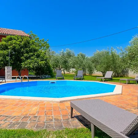 Carla With Private Pool & Kids Playground - Pet Friendly Mutvoran