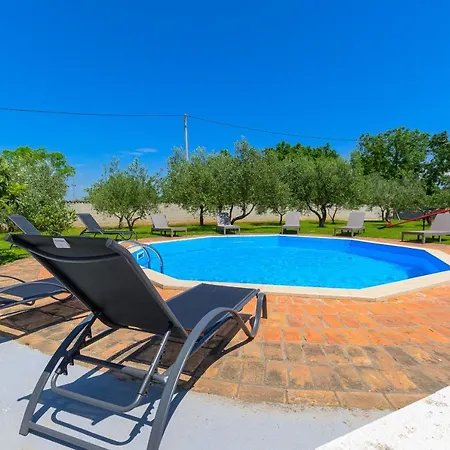 Villa Carla With Private Pool & Kids Playground - Pet Friendly Mutvoran