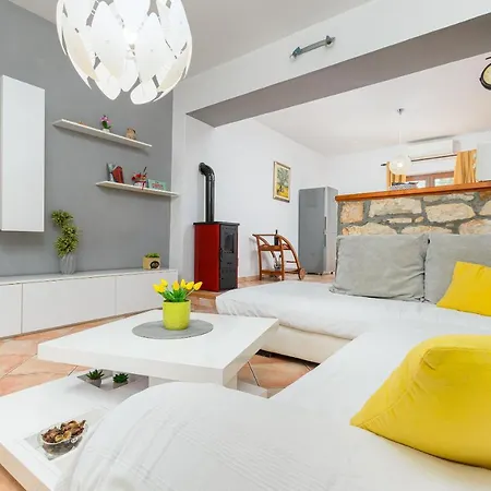 Villa Carla With Private Pool & Kids Playground - Pet Friendly Mutvoran